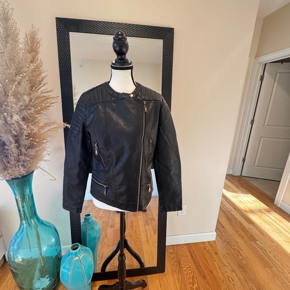 Jackets & Blazers - jJacket Women's Black Leather Jacket Olivia Miller